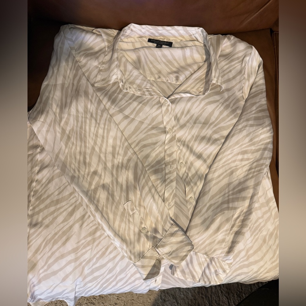 NWOT Banana Republic animal print XL button down shirt.